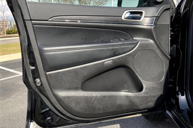 Vehicle image 23 of 34