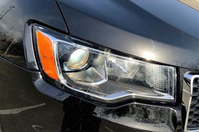 Vehicle image 28 of 34