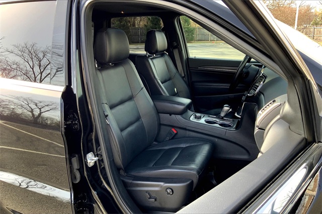 Vehicle image 9 of 34