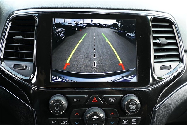 Vehicle image 20 of 32