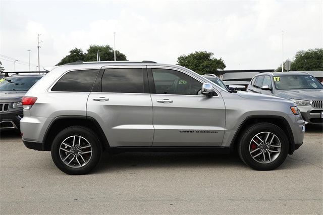 Vehicle image 4 of 32