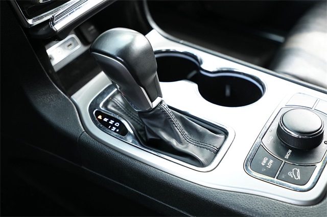 Vehicle image 22 of 32