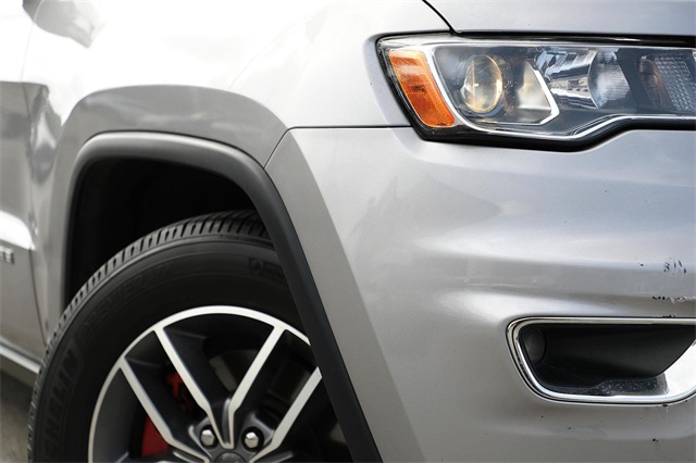 Vehicle image 9 of 32