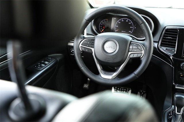 Vehicle image 28 of 32