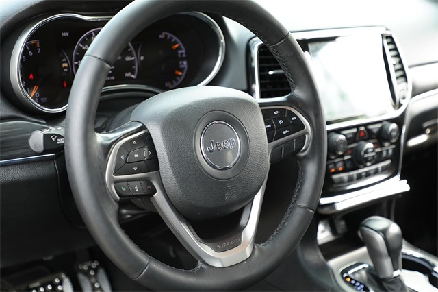 Vehicle image 11 of 32