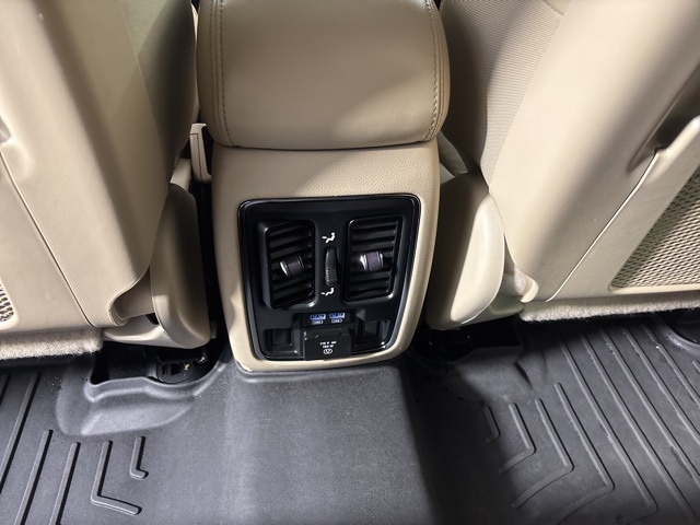 Vehicle image 16 of 18