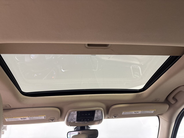 Vehicle image 17 of 18