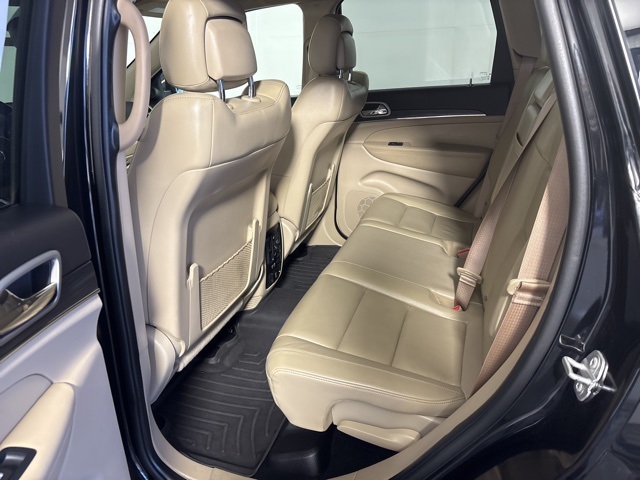 Vehicle image 14 of 18