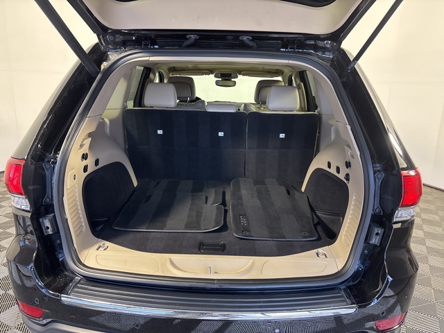 Vehicle image 8 of 18