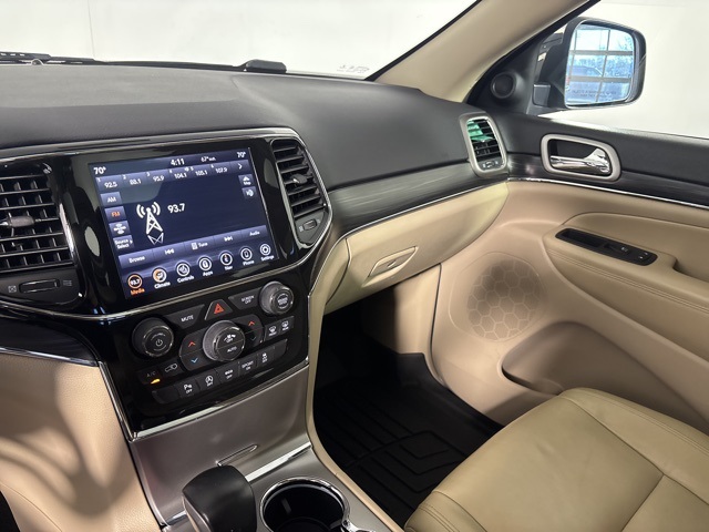 Vehicle image 12 of 18