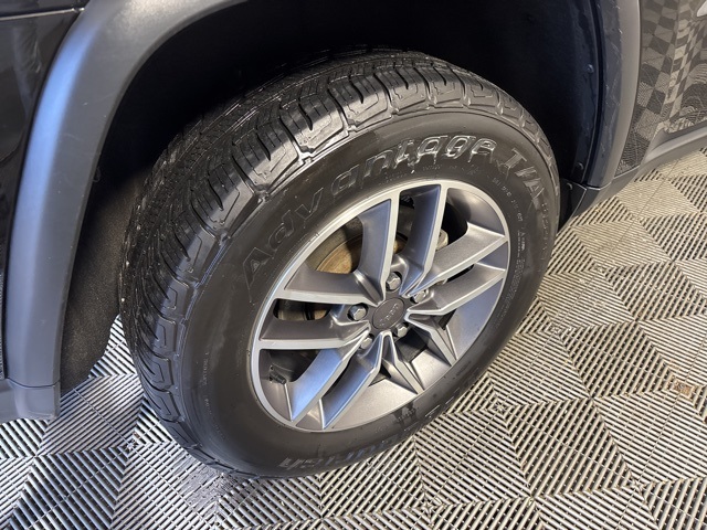 Vehicle image 7 of 18