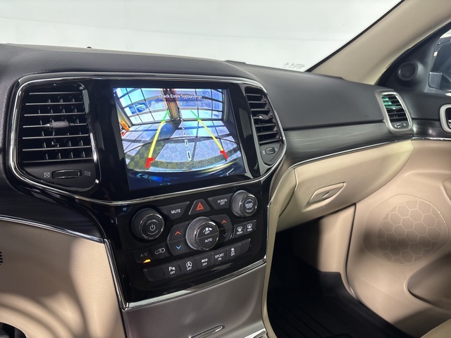 Vehicle image 13 of 18