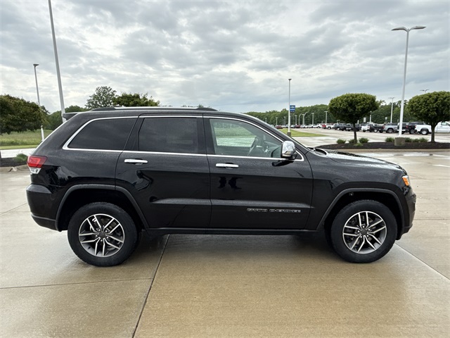 Vehicle image 4 of 48