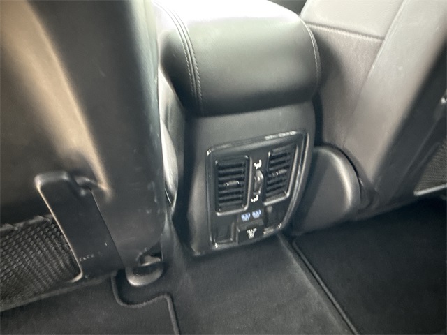 Vehicle image 36 of 48