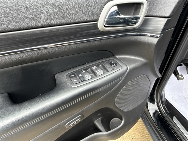 Vehicle image 34 of 48