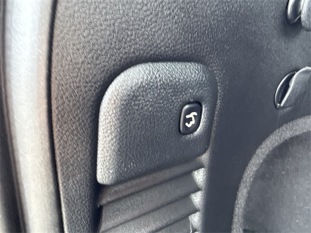 Vehicle image 37 of 48