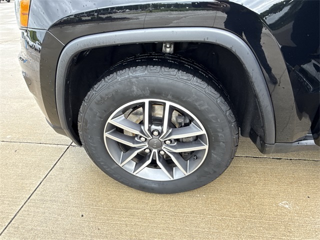 Vehicle image 10 of 48