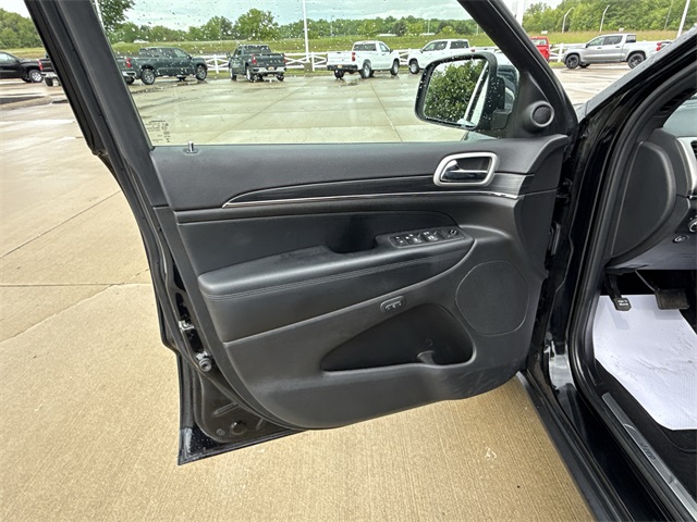 Vehicle image 25 of 48