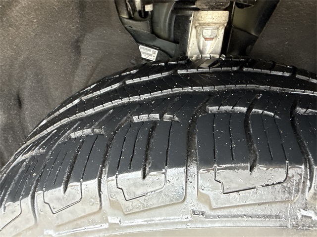 Vehicle image 16 of 48