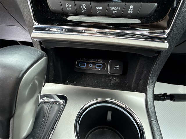 Vehicle image 33 of 48