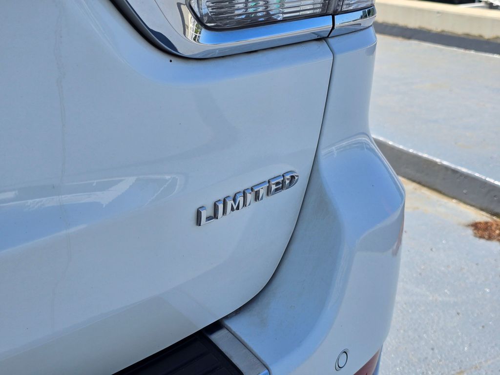 Vehicle image 17 of 30