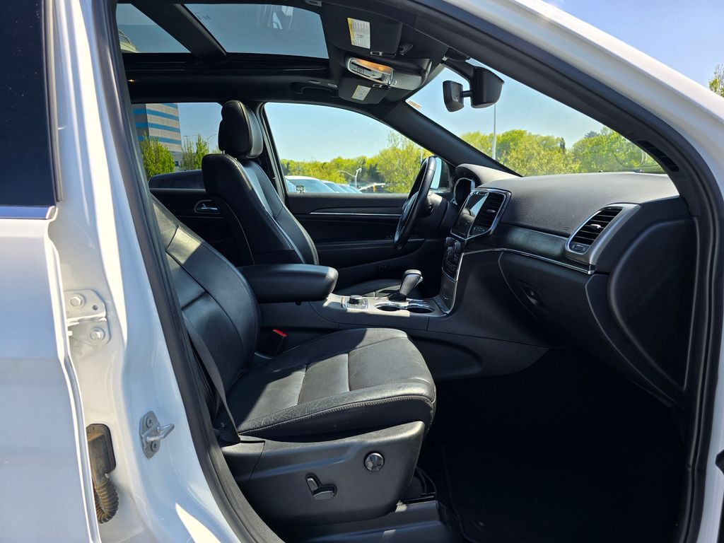 Vehicle image 11 of 30