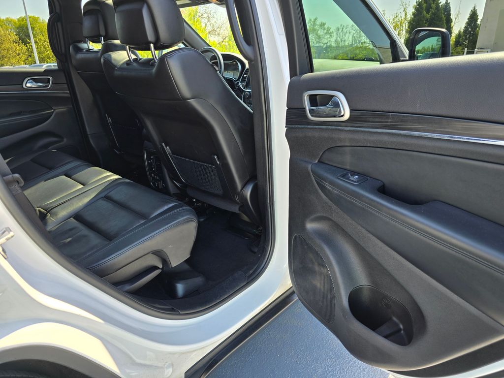 Vehicle image 14 of 30