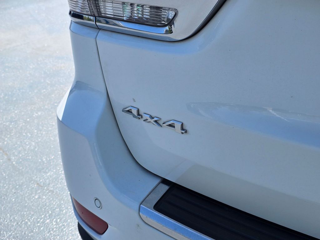Vehicle image 16 of 30