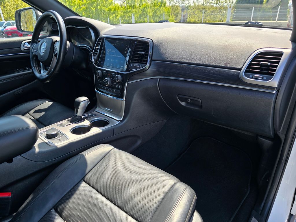 Vehicle image 12 of 30