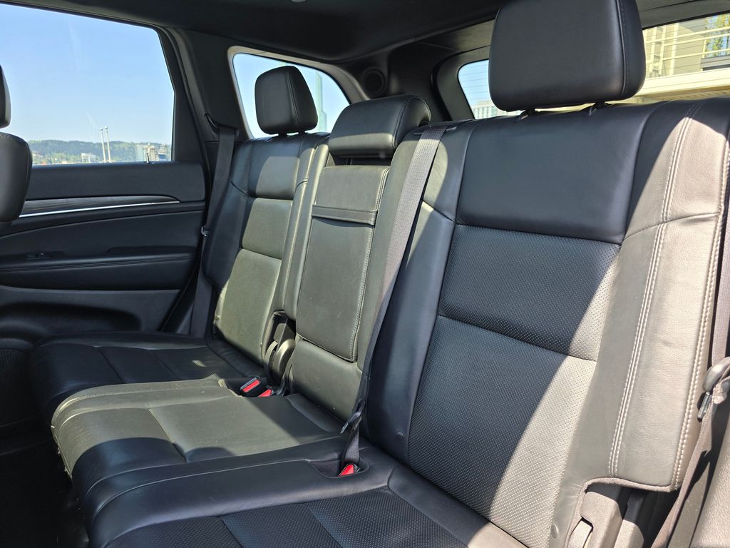 Vehicle image 21 of 30