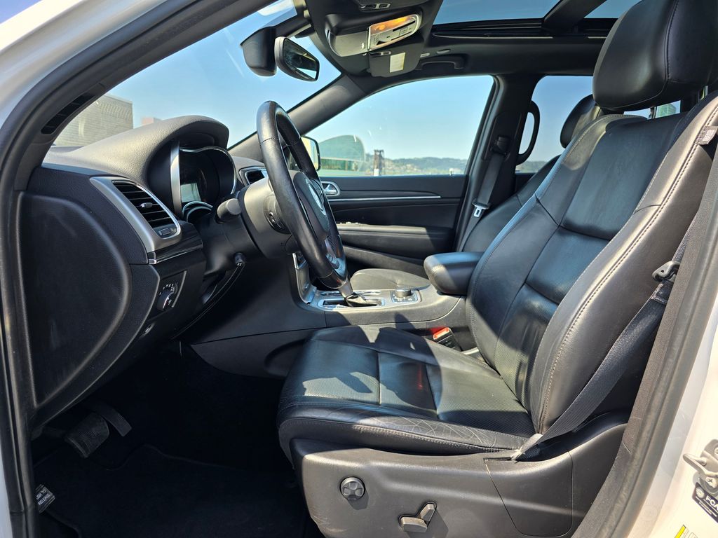 Vehicle image 24 of 30