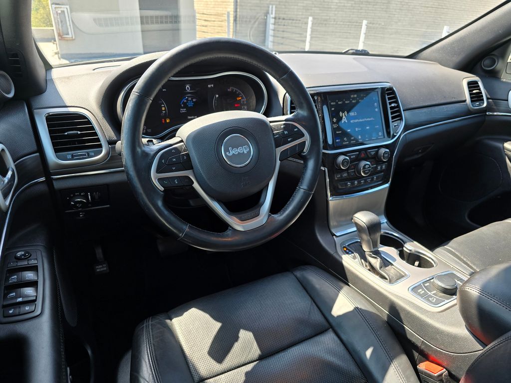 Vehicle image 22 of 30