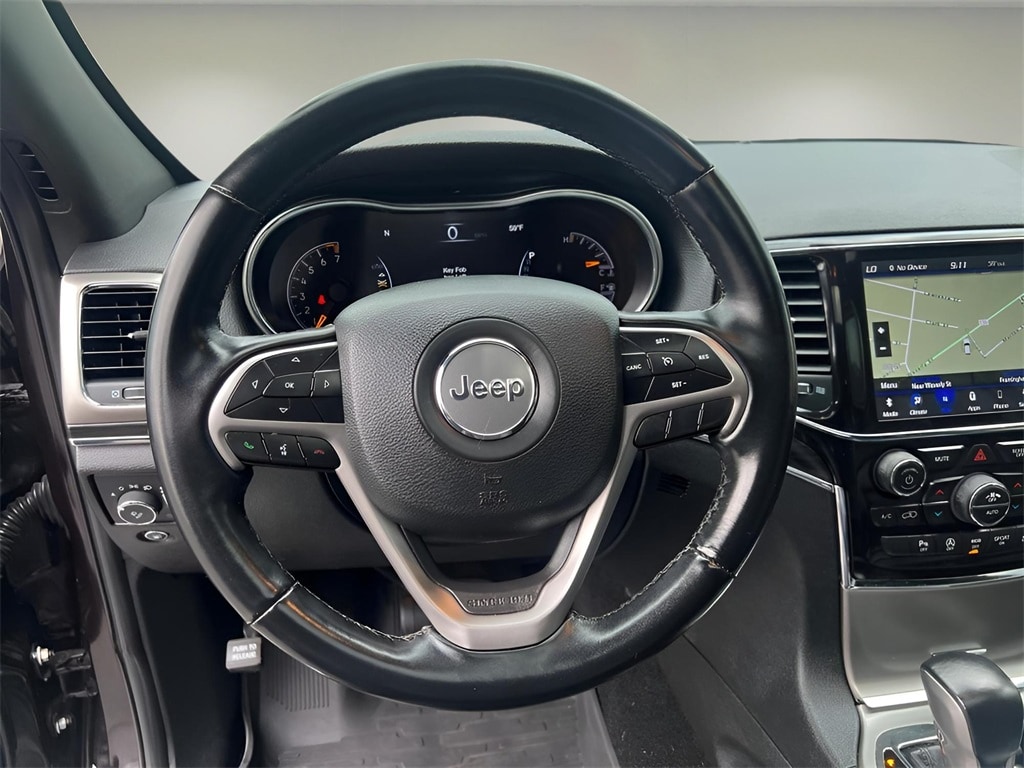 Vehicle image 33 of 36