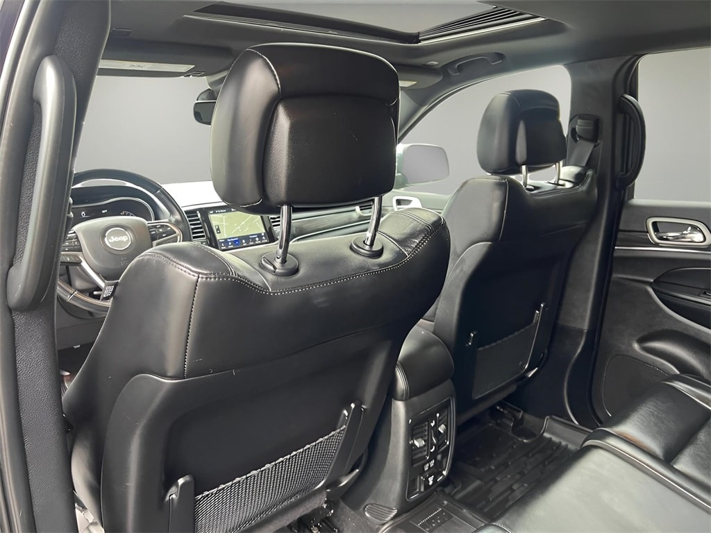 Vehicle image 16 of 36