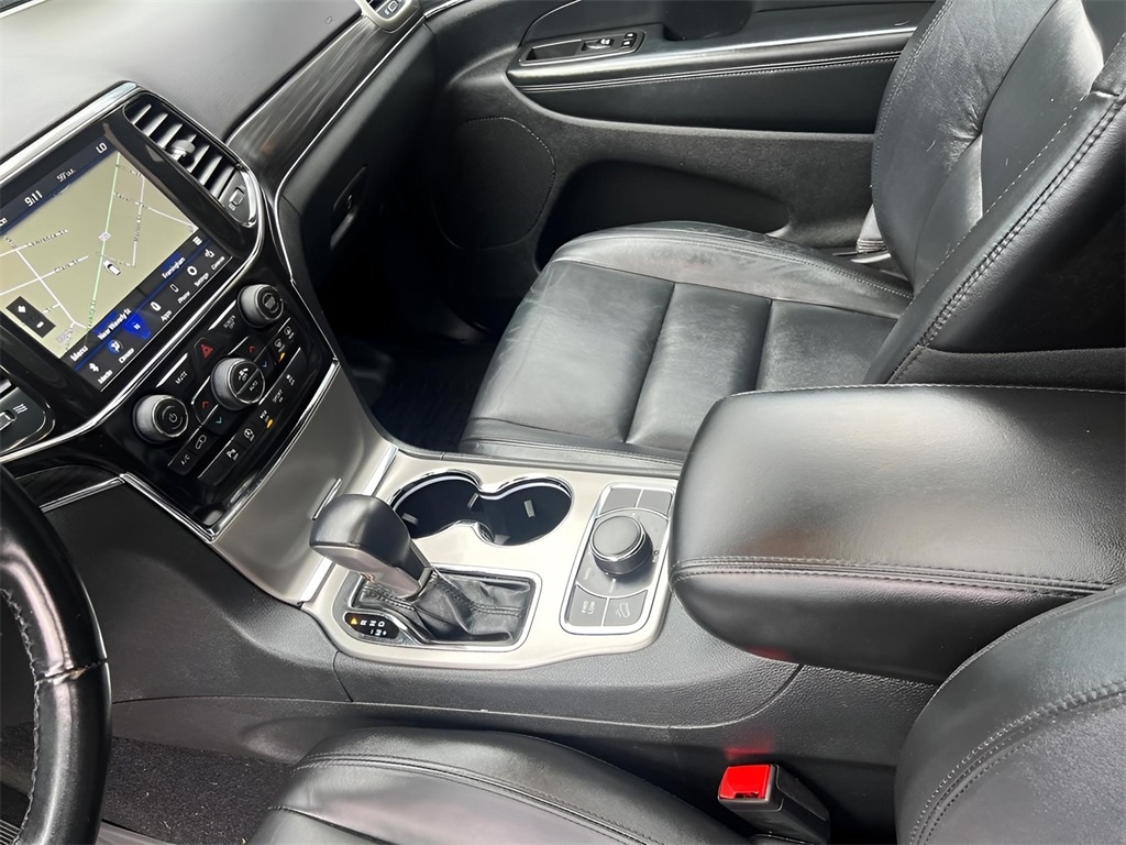 Vehicle image 25 of 36
