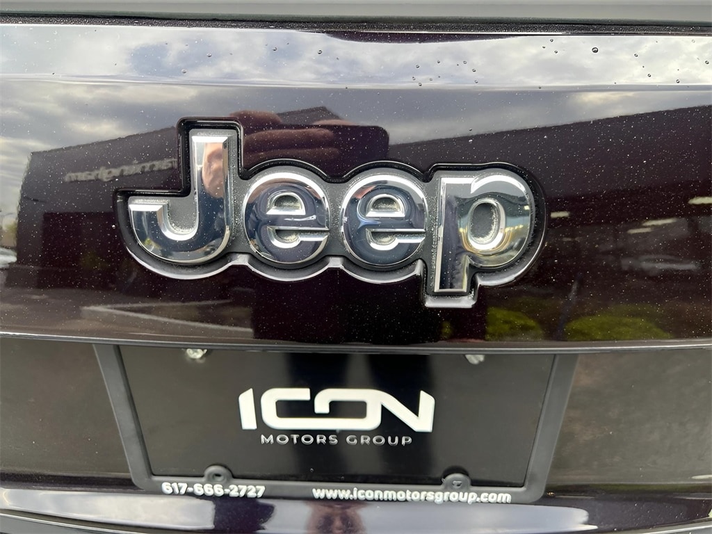Vehicle image 23 of 36