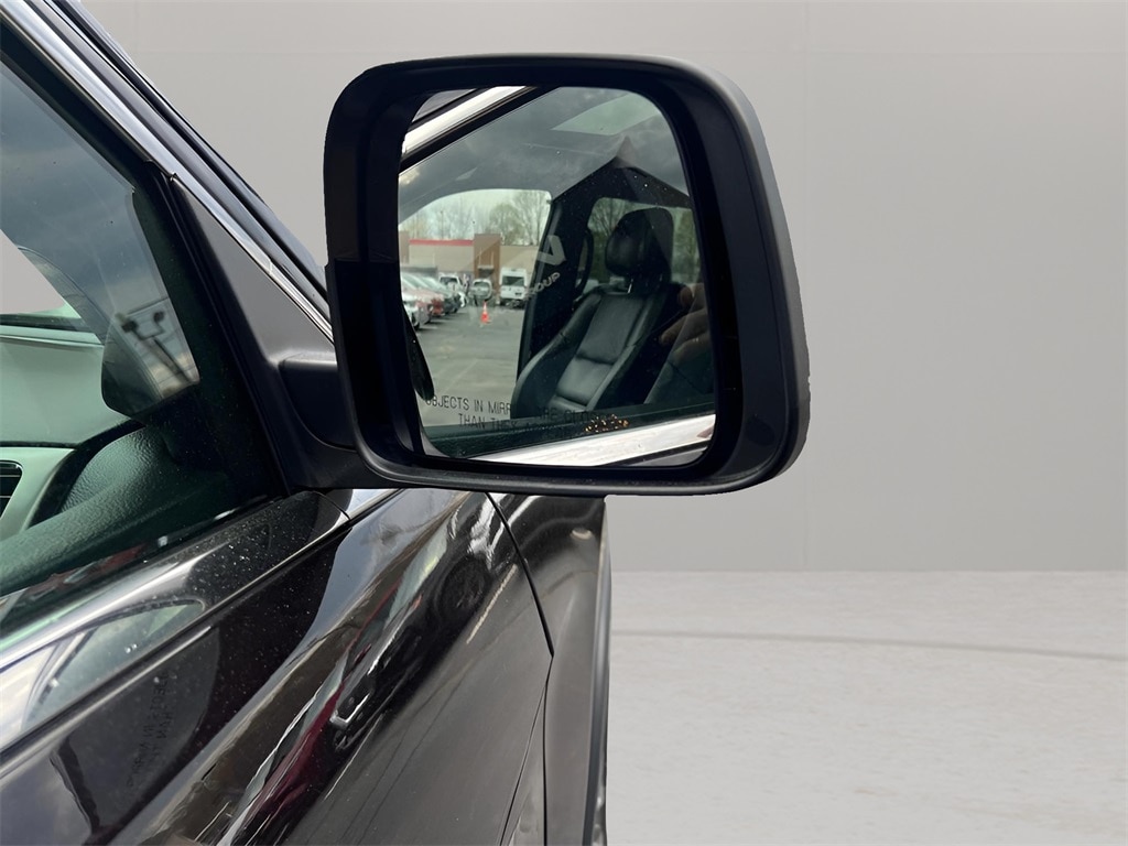 Vehicle image 34 of 36