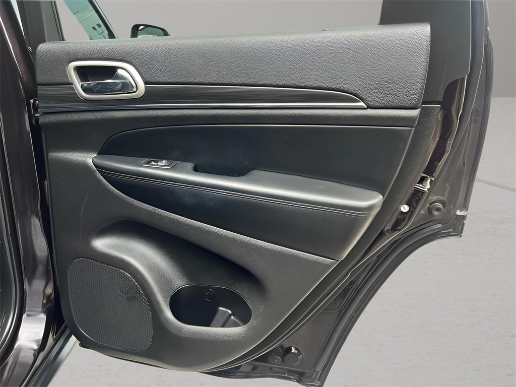 Vehicle image 29 of 36