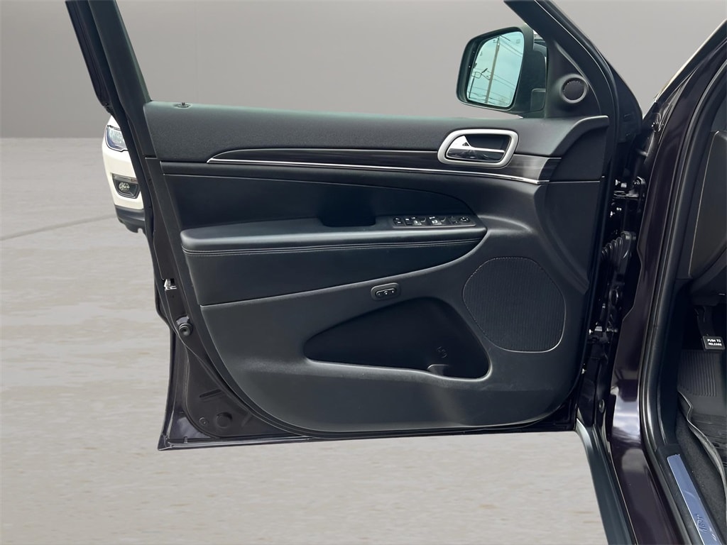 Vehicle image 31 of 36
