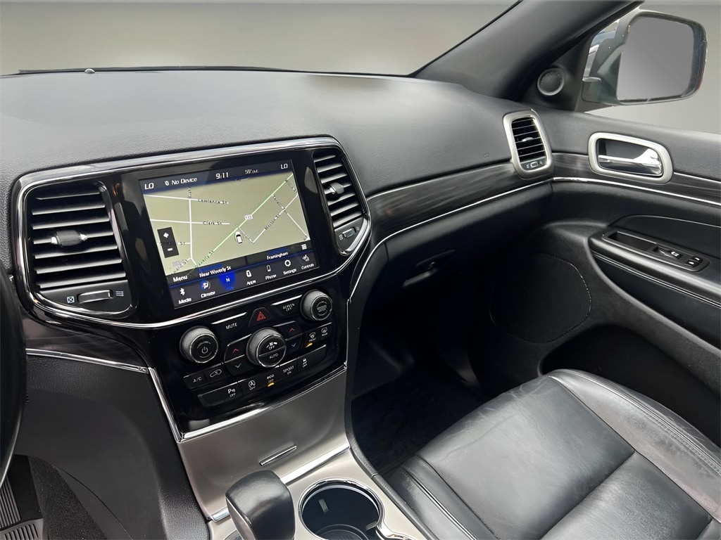 Vehicle image 24 of 36