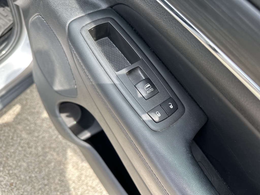 Vehicle image 22 of 41