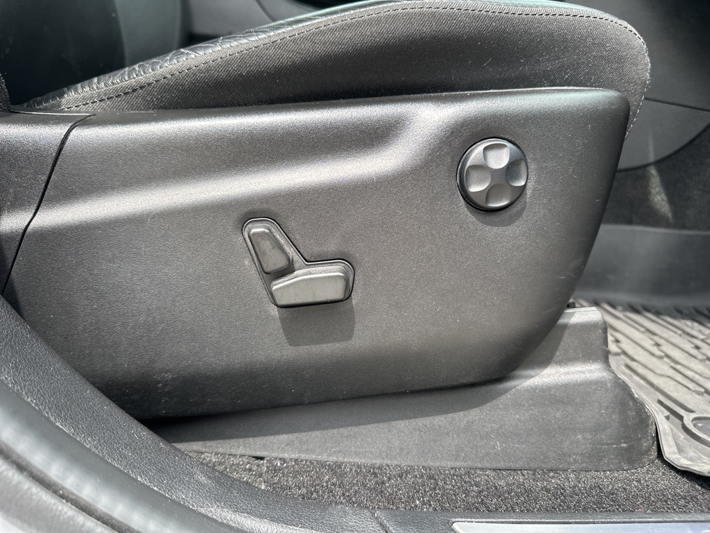 Vehicle image 20 of 41