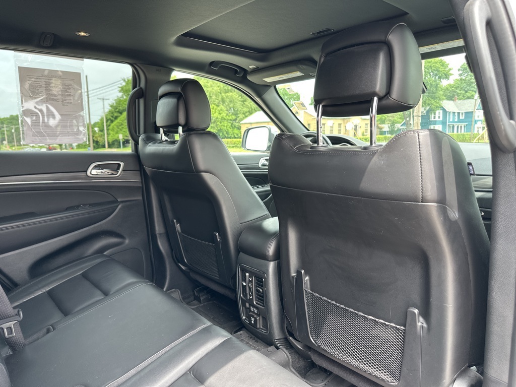 Vehicle image 25 of 41