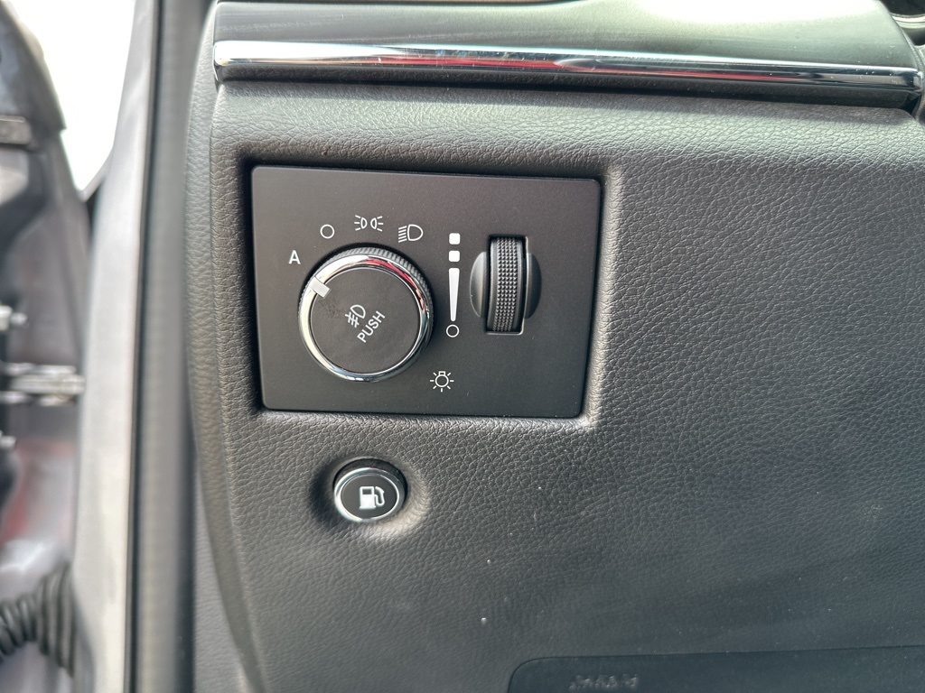 Vehicle image 33 of 41