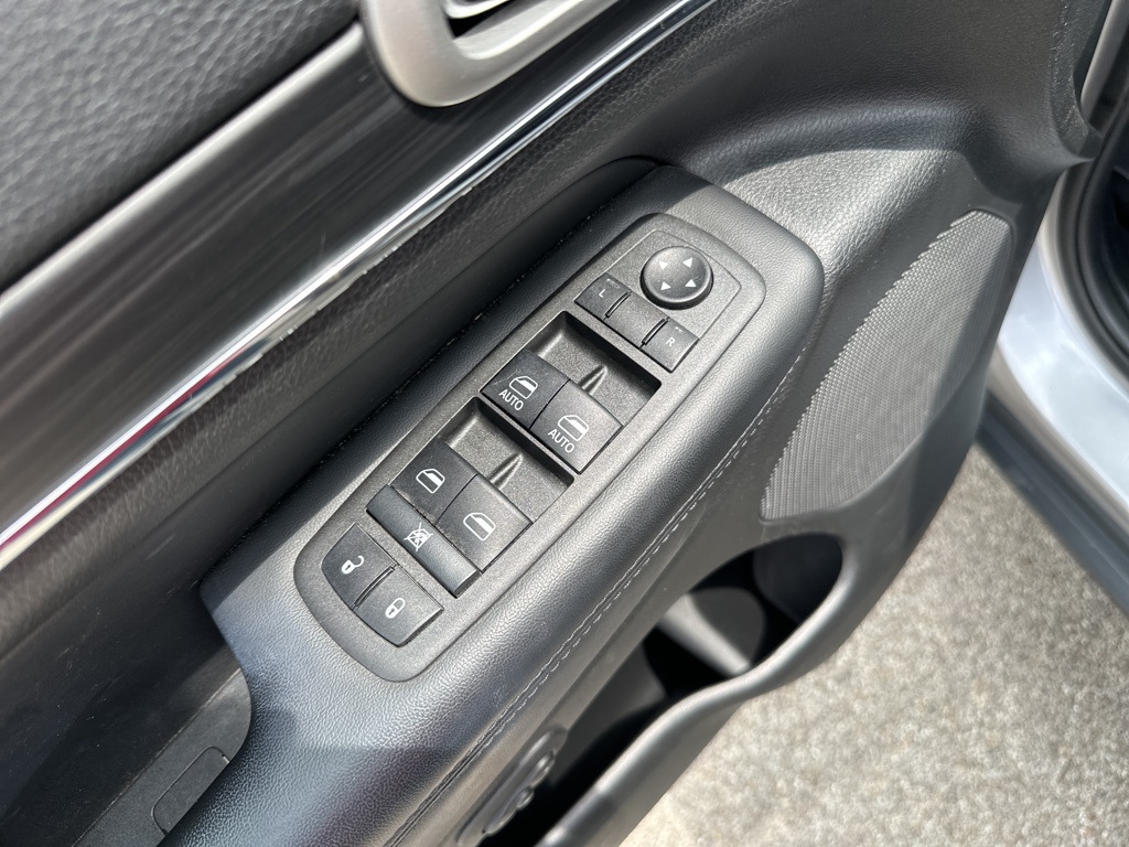Vehicle image 16 of 41