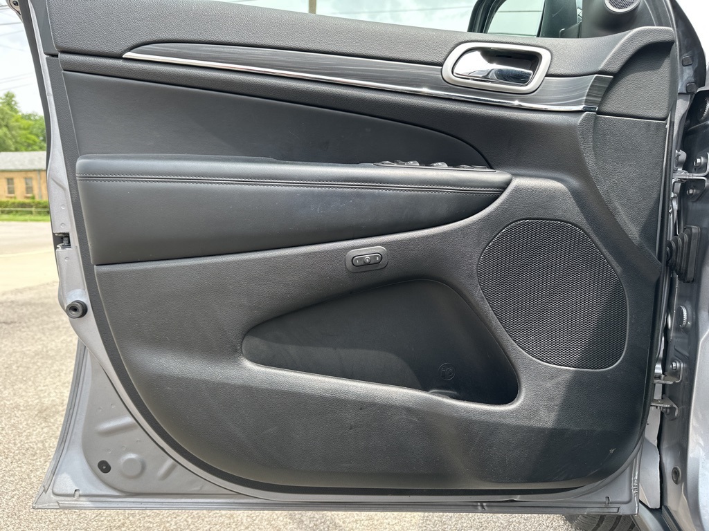 Vehicle image 15 of 41