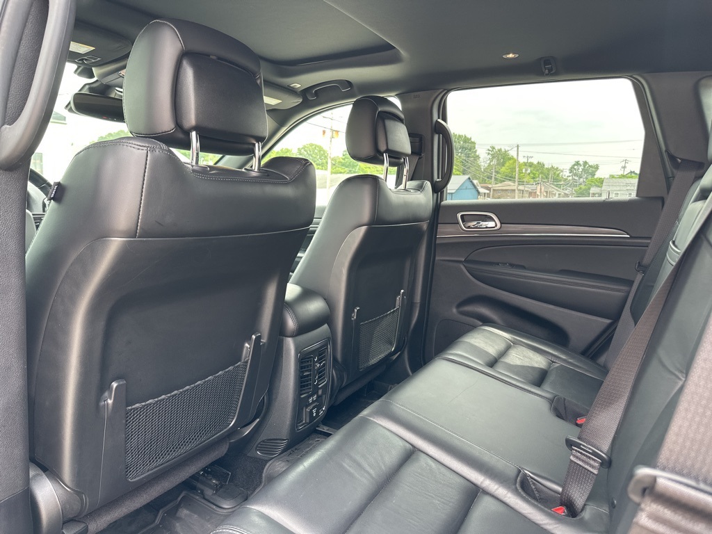 Vehicle image 27 of 41