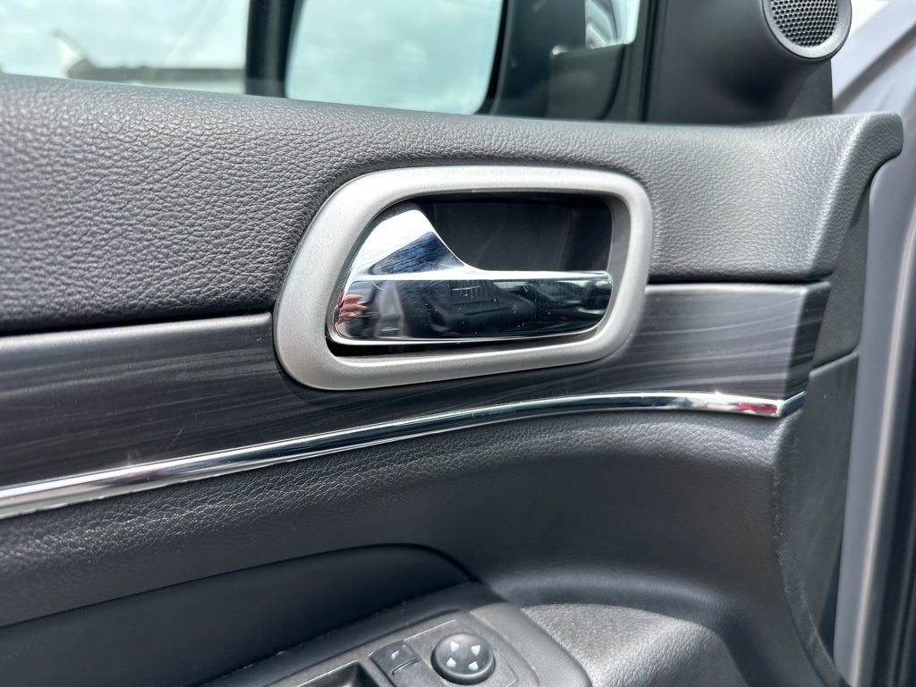 Vehicle image 17 of 41