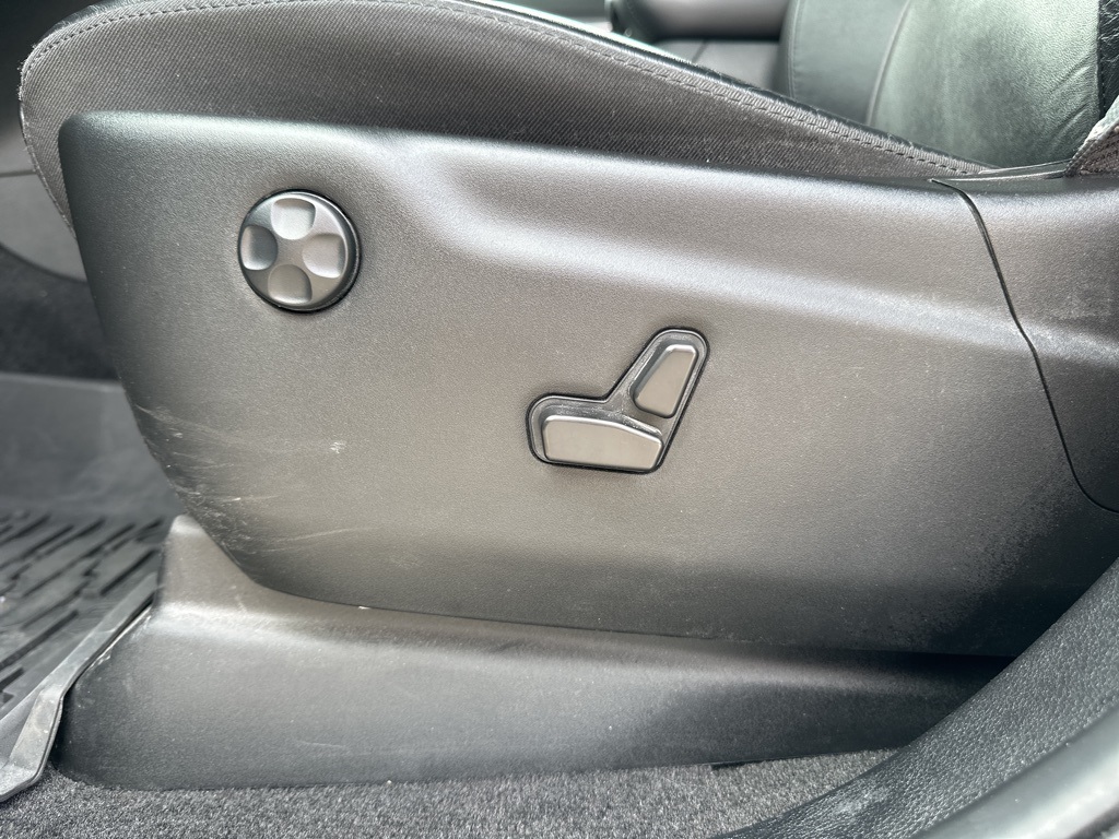 Vehicle image 14 of 41