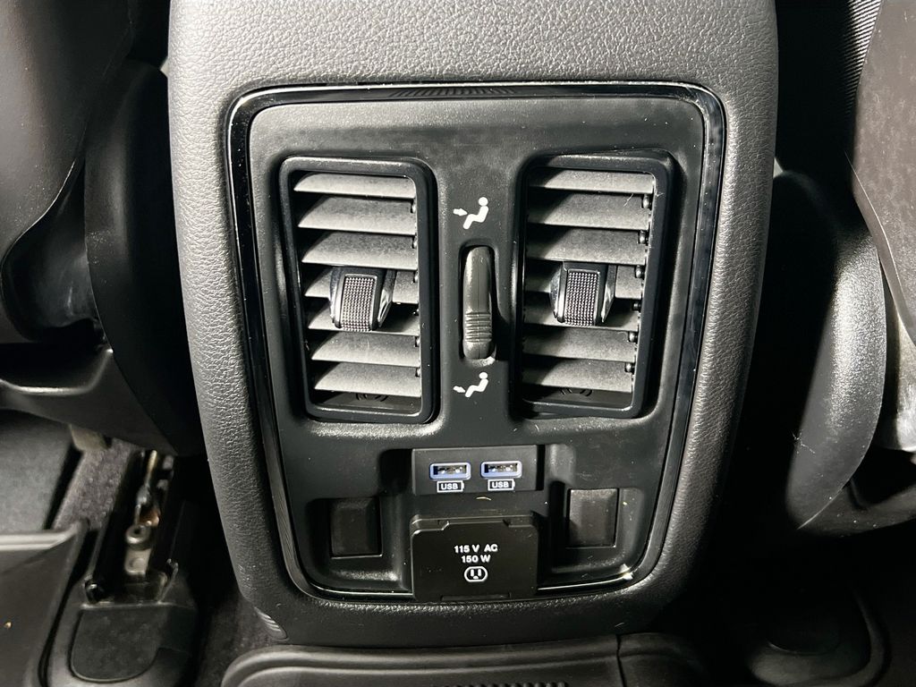 Vehicle image 27 of 34